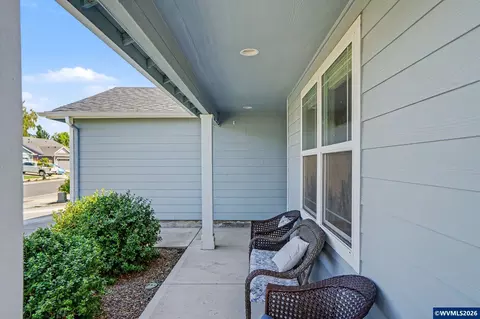 Exterior - 1988 13th Ave SW, Albany, OR 97321 photo 5 of 13