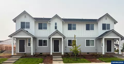 2284 Sawtelle Dr, Woodburn, OR 97071