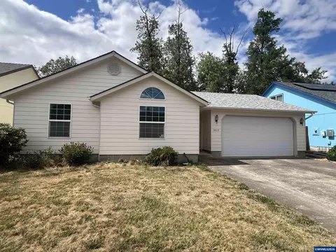 1859 Plateau St NE, Salem, OR 97305