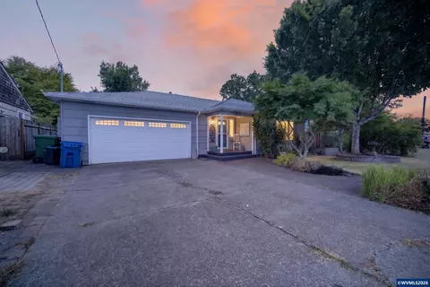1032 23rd St NE, Salem, OR 97301