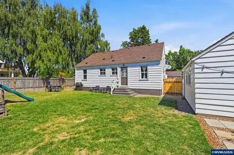 Exterior - 489 D St, Independence, OR 97351 photo 5 of 6