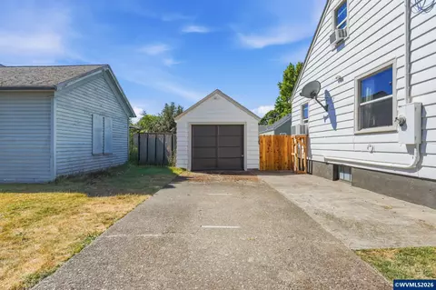 Exterior - 489 D St, Independence, OR 97351 photo 2 of 6