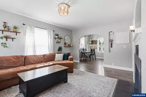 Living - 489 D St, Independence, OR 97351 photo 1 of 1