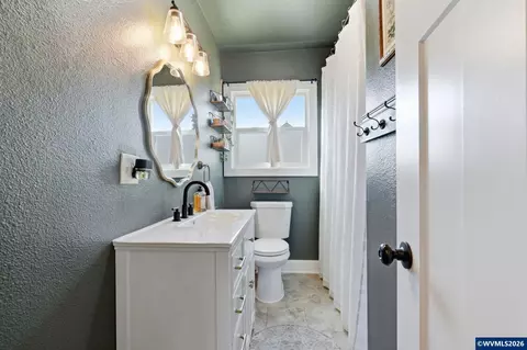 Bath - 489 D St, Independence, OR 97351 photo 1 of 1