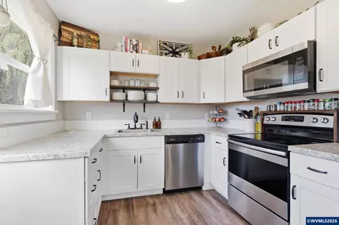 Kitchen - 489 D St, Independence, OR 97351 photo 3 of 3