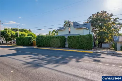 817 N Main St, Brownsville, OR 97327