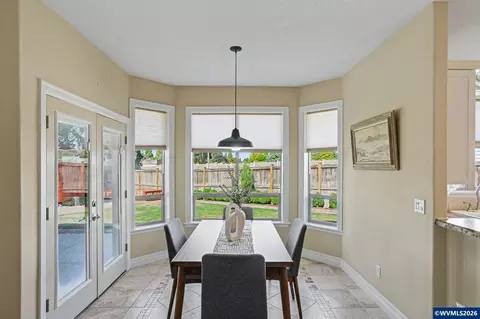 Dining - 552 SE Arbor Ct, Sublimity, OR 97385 photo 1 of 2