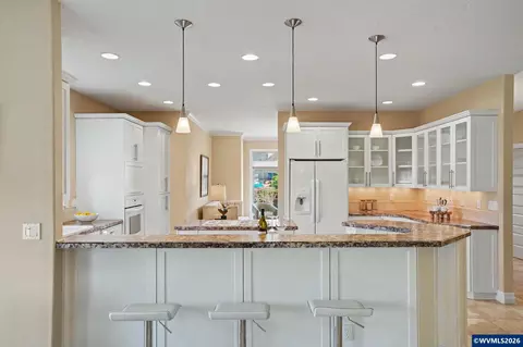 Kitchen - 552 SE Arbor Ct, Sublimity, OR 97385 photo 7 of 7