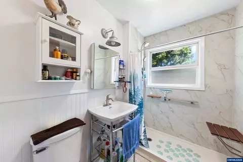 Bath - 8470 S Sconce Rd, Canby, OR 97013 photo 1 of 2
