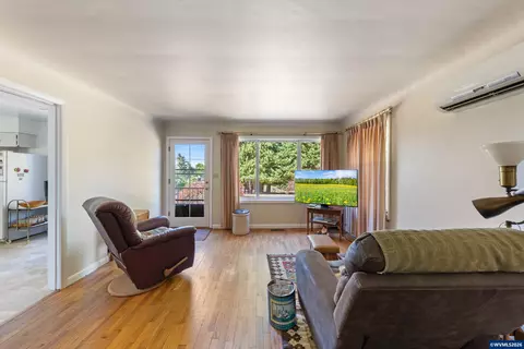 Living - 8470 S Sconce Rd, Canby, OR 97013 photo 1 of 5