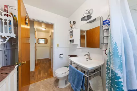 Bath - 8470 S Sconce Rd, Canby, OR 97013 photo 2 of 2