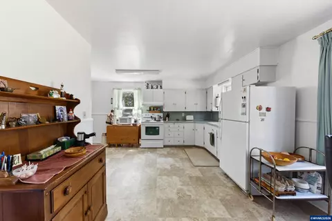 Kitchen - 8470 S Sconce Rd, Canby, OR 97013 photo 1 of 4