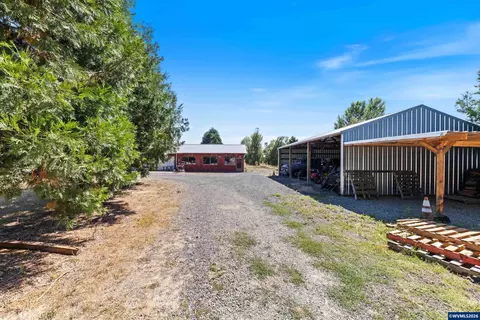 Exterior - 8470 S Sconce Rd, Canby, OR 97013 photo 4 of 11
