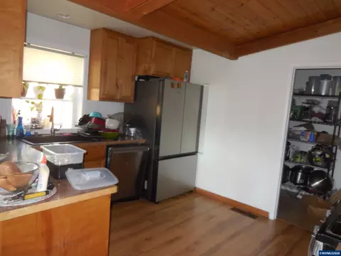 Kitchen - 341 Locust St, Lyons, OR 97358 photo 1 of 1