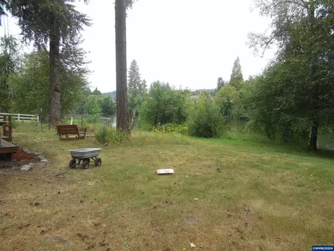 Exterior - 341 Locust St, Lyons, OR 97358 photo 5 of 10