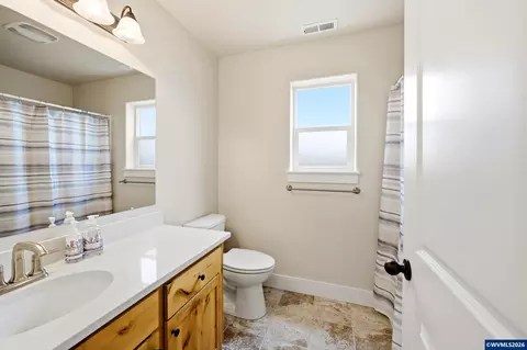Bath - 2485 Equestrian Lp Lp S, Salem, OR 97305 photo 1 of 2