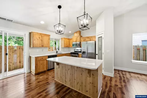 Kitchen - 2485 Equestrian Lp Lp S, Salem, OR 97305 photo 3 of 3