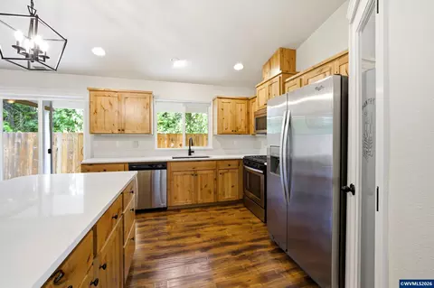 Kitchen - 2485 Equestrian Lp Lp S, Salem, OR 97305 photo 2 of 3