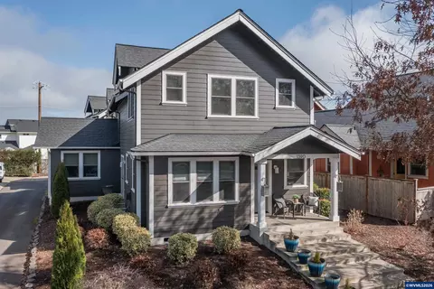 1390 Gwinn St E, Monmouth, OR 97361