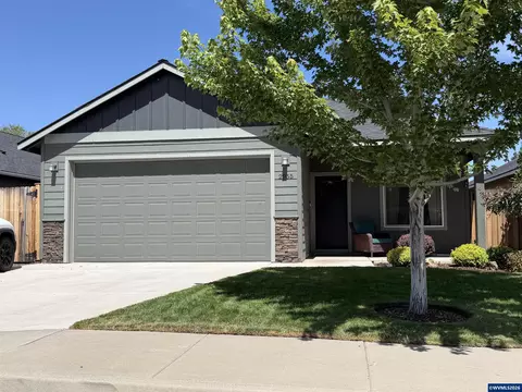 2955 NW Hemlock Ln, Redmond, OR 97756