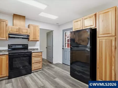 Kitchen - 27009 Cecil Ln, Alsea, OR 97324 photo 5 of 5