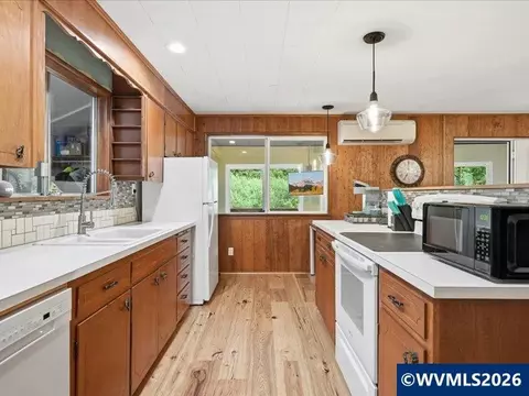 Kitchen - 27009 Cecil Ln, Alsea, OR 97324 photo 3 of 5