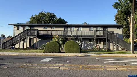 1207 D St NE, Salem, OR 97301