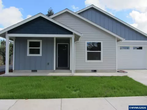 73 Park St, Lebanon, OR 97355
