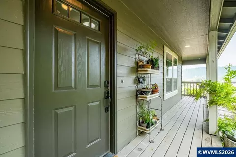 Entry Way - 5359 Holly Lp Lp SE, Turner, OR 97392 photo 1 of 6
