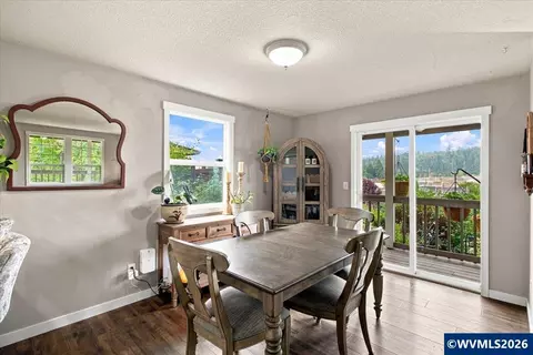 Dining - 5359 Holly Lp Lp SE, Turner, OR 97392 photo 3 of 3