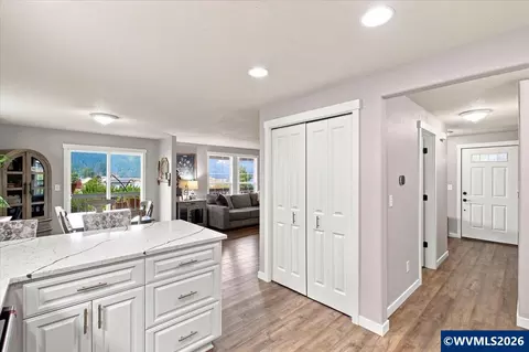 Entry Way - 5359 Holly Lp Lp SE, Turner, OR 97392 photo 3 of 6