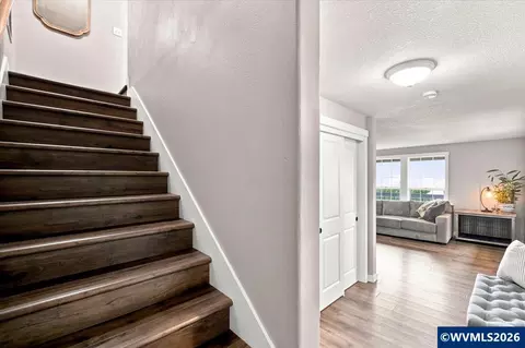Entry Way - 5359 Holly Lp Lp SE, Turner, OR 97392 photo 5 of 6