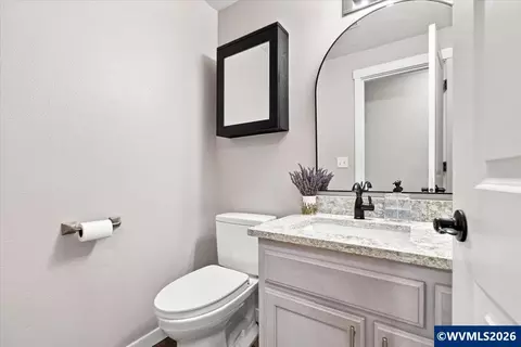 Bath - 5359 Holly Lp Lp SE, Turner, OR 97392 photo 1 of 5