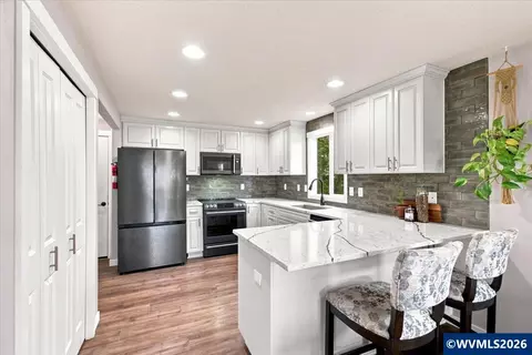 Kitchen - 5359 Holly Lp Lp SE, Turner, OR 97392 photo 1 of 4