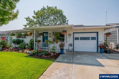 1424 Rainier Rd, Woodburn, OR 97071