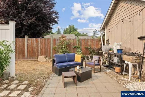 Exterior - 1915 5th St NE, Salem, OR 97301 photo 5 of 8