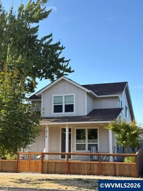 2716 D St NE, Salem, OR 97301