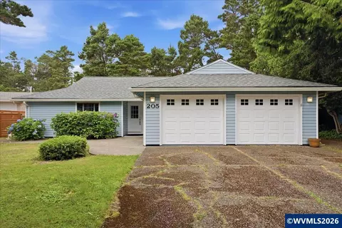 205 NW Lancer St, Lincoln City, OR 97367