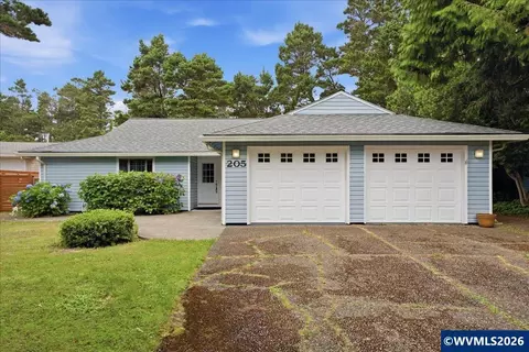205 NW Lancer St, Lincoln City, OR 97367