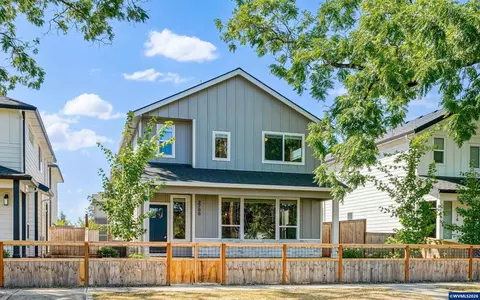 2788 D St NE, Salem, OR 97301