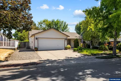 4830 Rebecca St NE, Salem, OR 97305