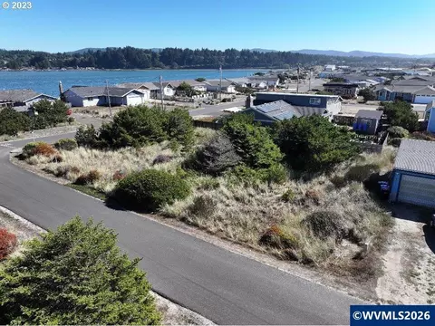 1901 NW Beachview Dr, Waldport, OR 97394