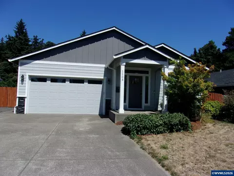 1105 Hardcastle St, Woodburn, OR 97071
