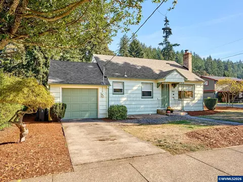 845 S Water St, Silverton, OR 97381