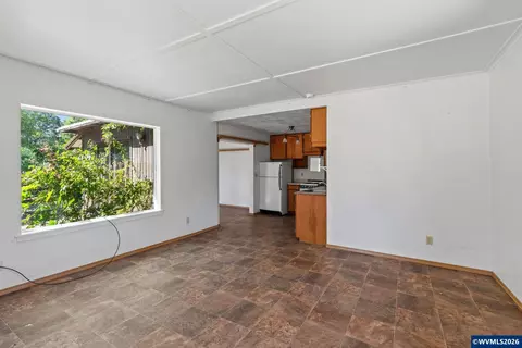 Living - 136 E Hillcrest Dr, Eugene, OR 97404 photo 4 of 4
