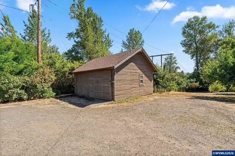 Exterior - 136 E Hillcrest Dr, Eugene, OR 97404 photo 14 of 14