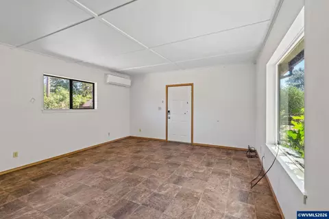 Living - 136 E Hillcrest Dr, Eugene, OR 97404 photo 3 of 4