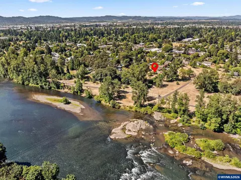 View/Area - 136 E Hillcrest Dr, Eugene, OR 97404 photo 3 of 3