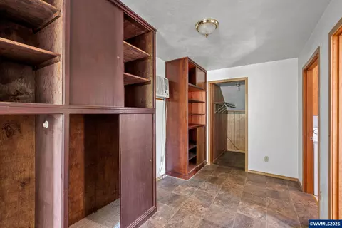 Entry Way - 136 E Hillcrest Dr, Eugene, OR 97404 photo 1 of 1