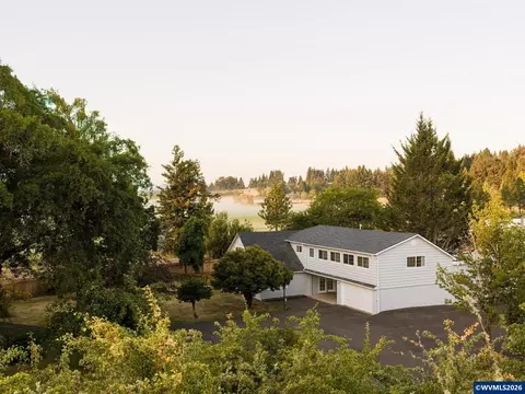 7020 SW Country Club Dr, Corvallis, OR 97333